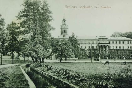 Schloss mit Kirche - Scan: Postkarte Kirche Lockwitz mit Schloss